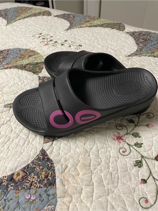OOFOS Shoes - OOFOS Black Slide Sandals with Pink Logo - Women's